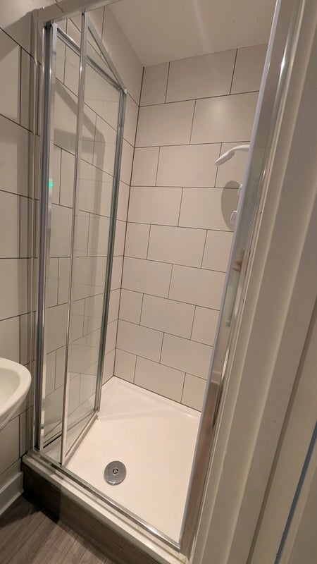 Room Chiswick High Road in Greater London