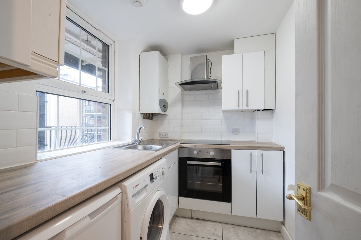 Flat Gatliff Road in City of Westminster