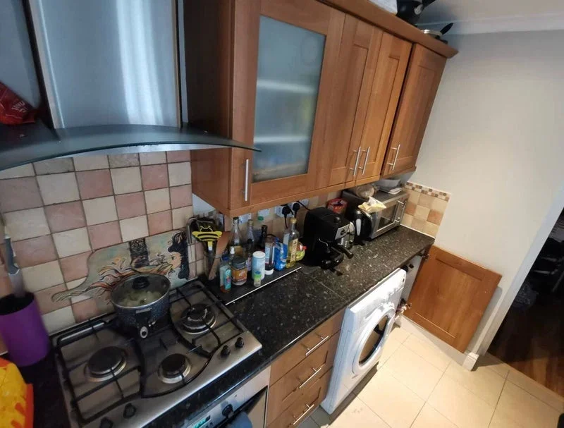 Room Coldershaw Road in Greater London