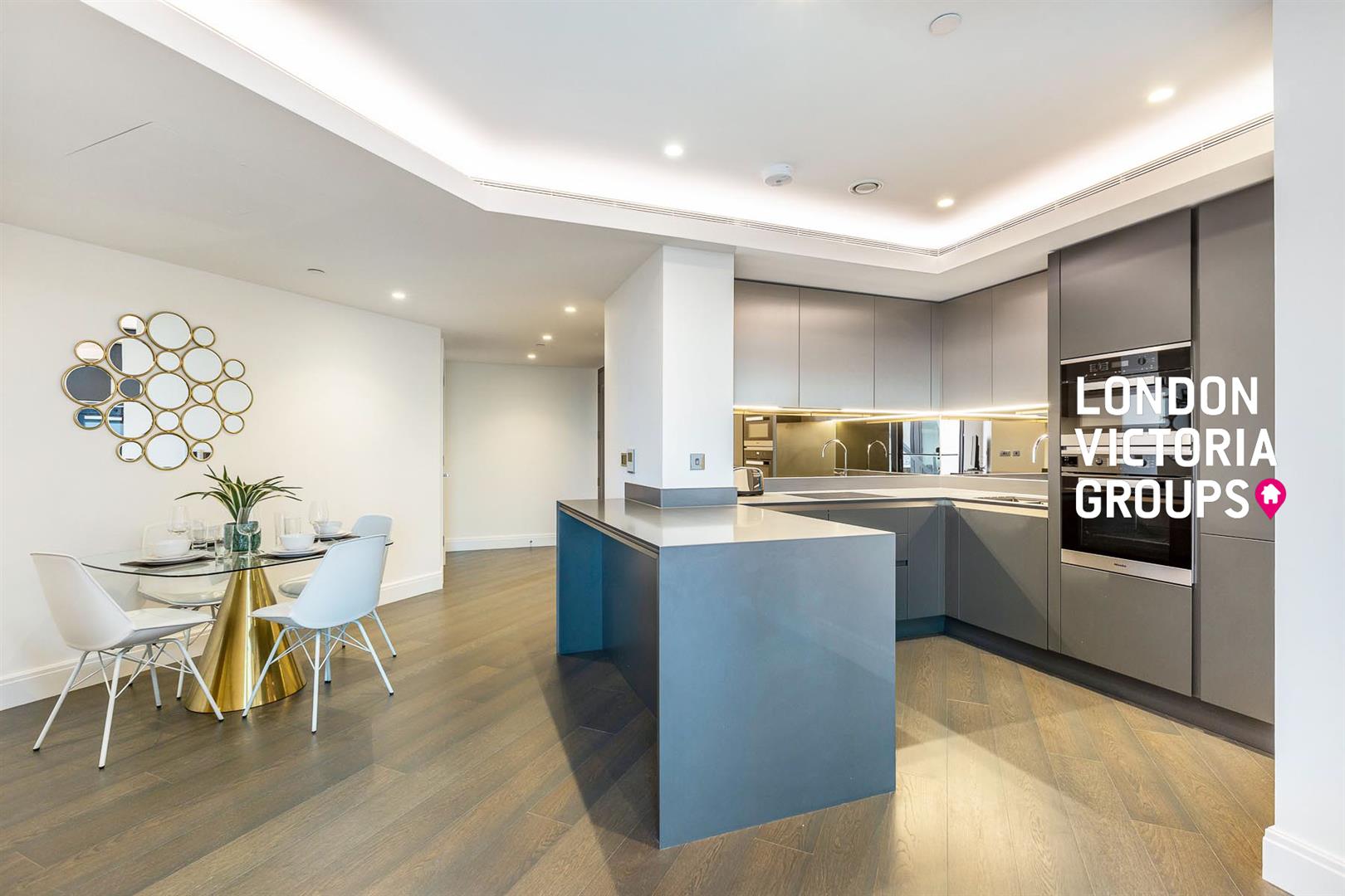 Flat Albert Embankment in Greater London