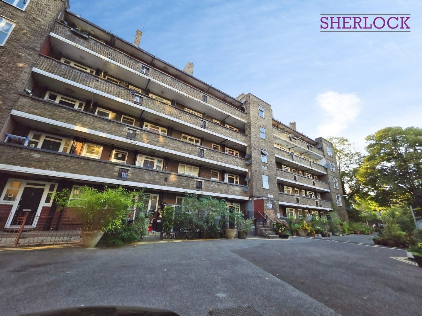 Flat Hercules Road in Greater London