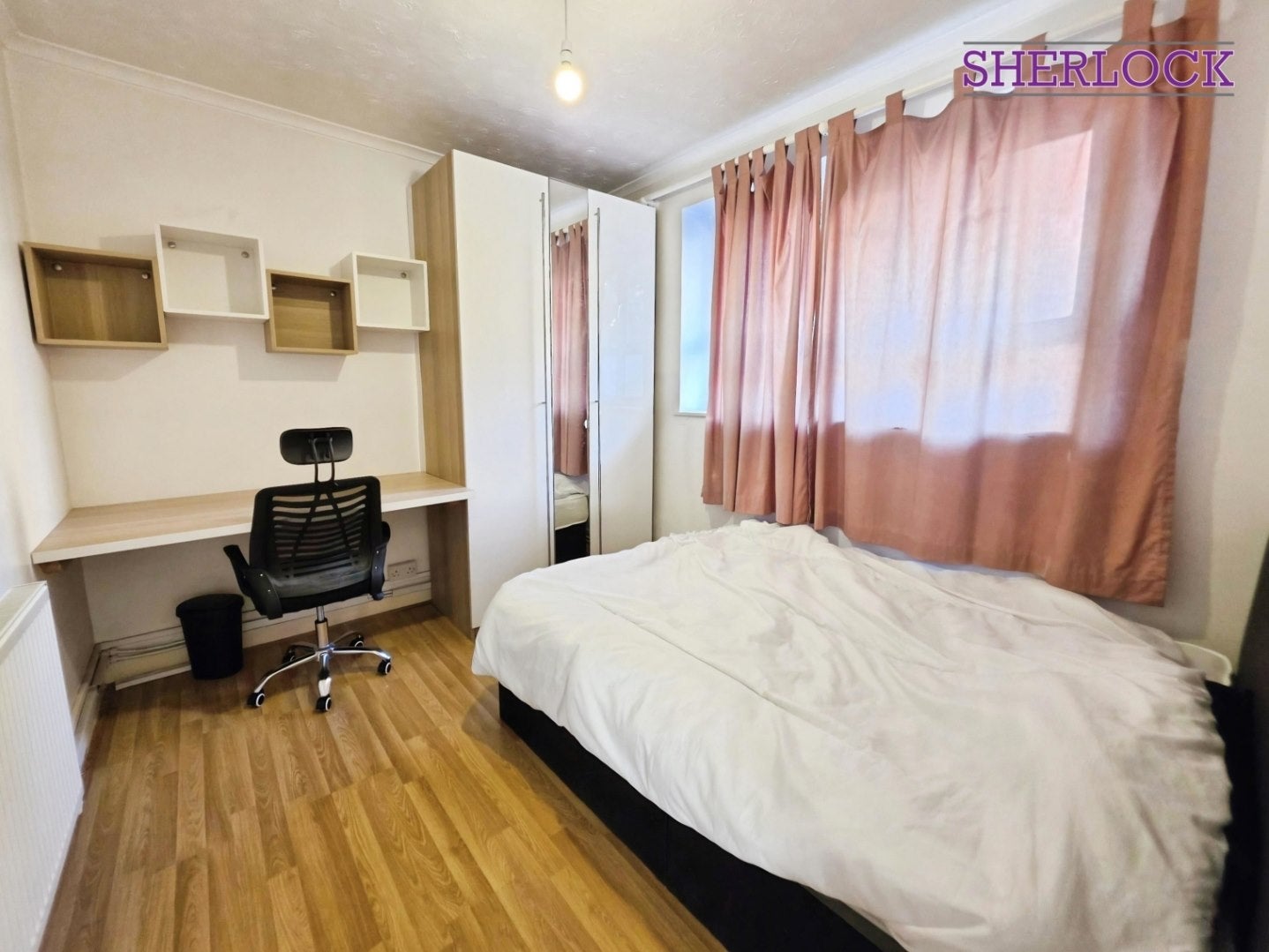 Flat Hercules Road in Greater London