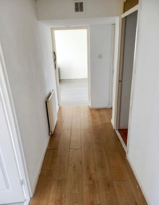 Room Ballantrae Road in Glasgow