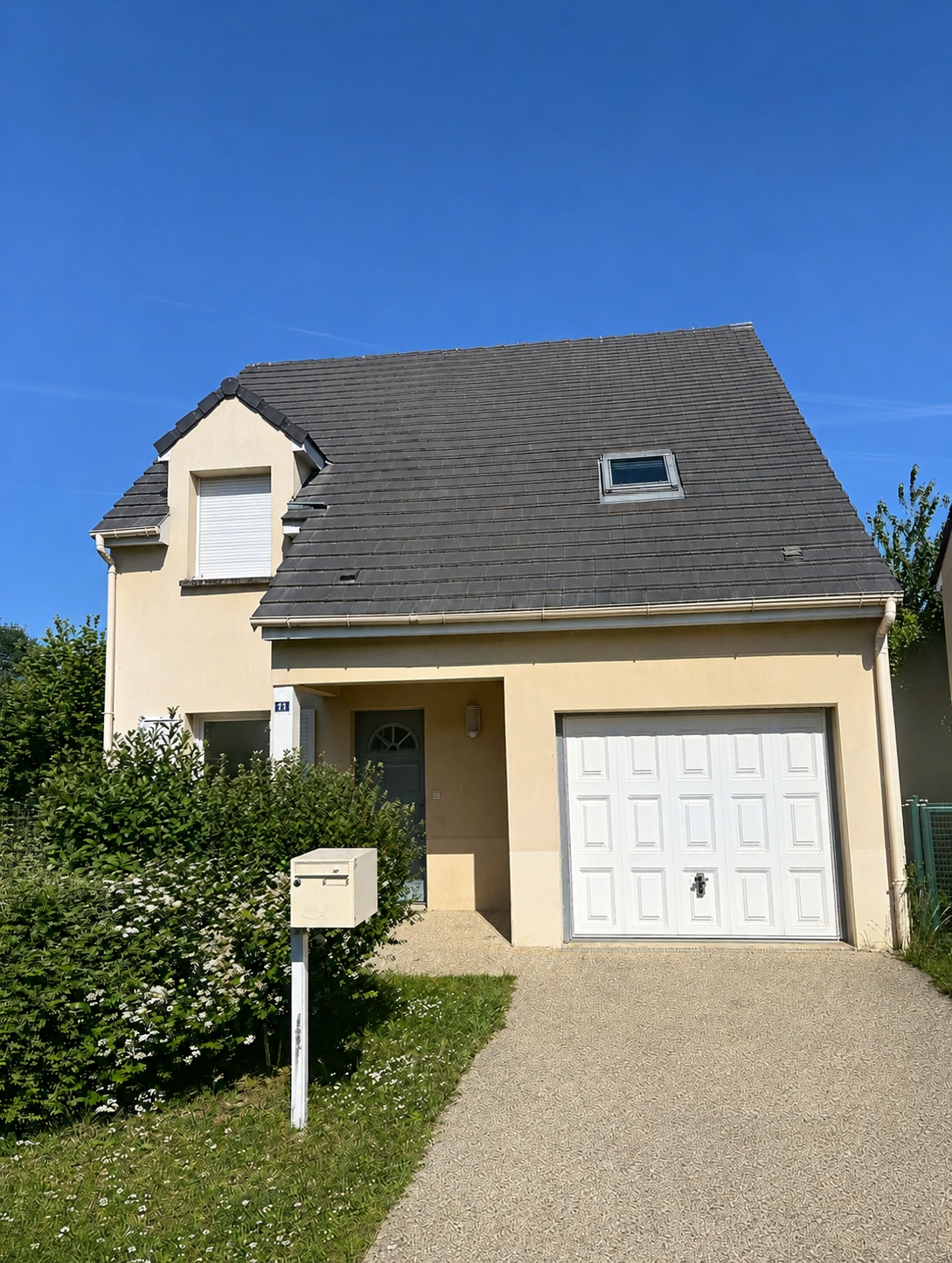 House Rue du Lieutenant Beau in Beauce la Romaine