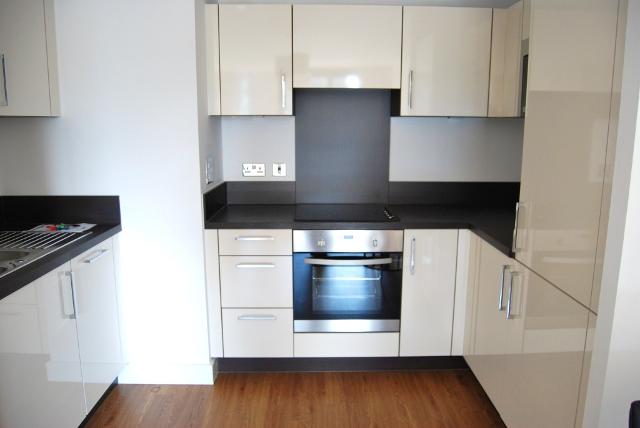 Flat Cornmill Lane in Greater London