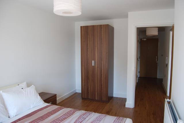 Flat Cornmill Lane in Greater London