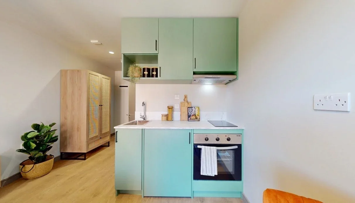 Flat New Chapel Road in Greater London