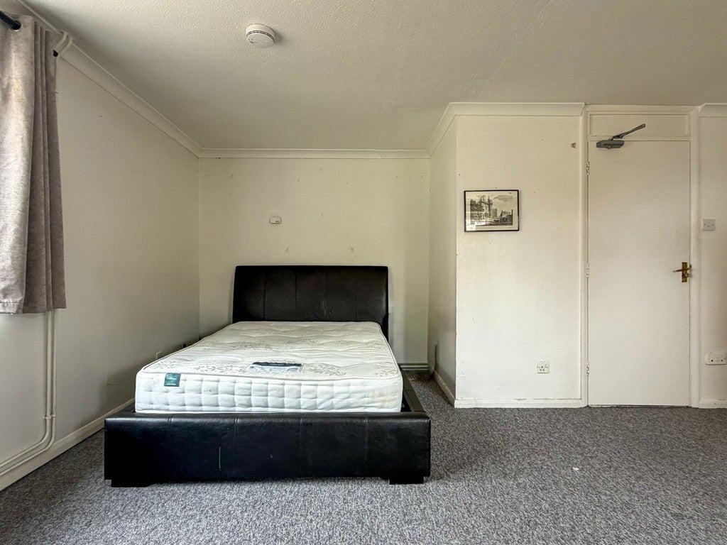 Room Fitzroy Street in West Suffolk