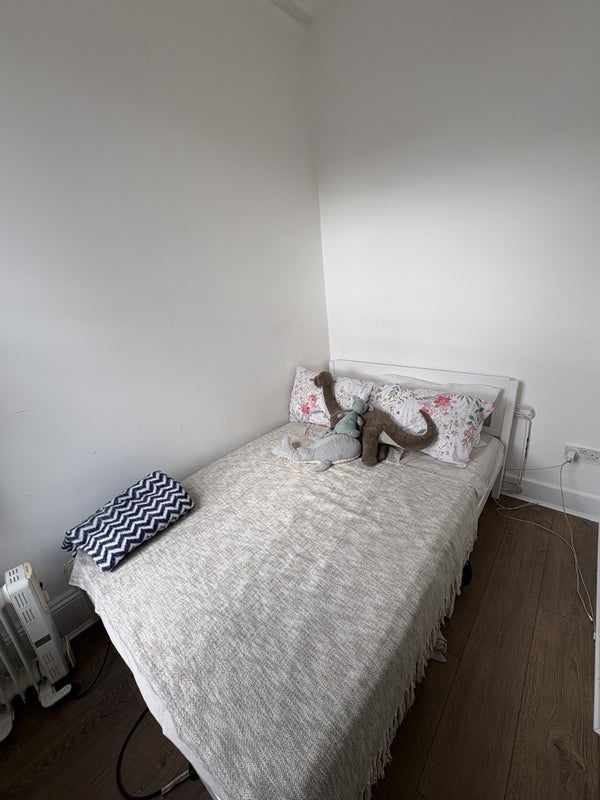 Flat Wightman Road in Greater London