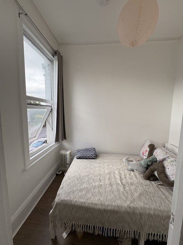 Flat Wightman Road in Greater London