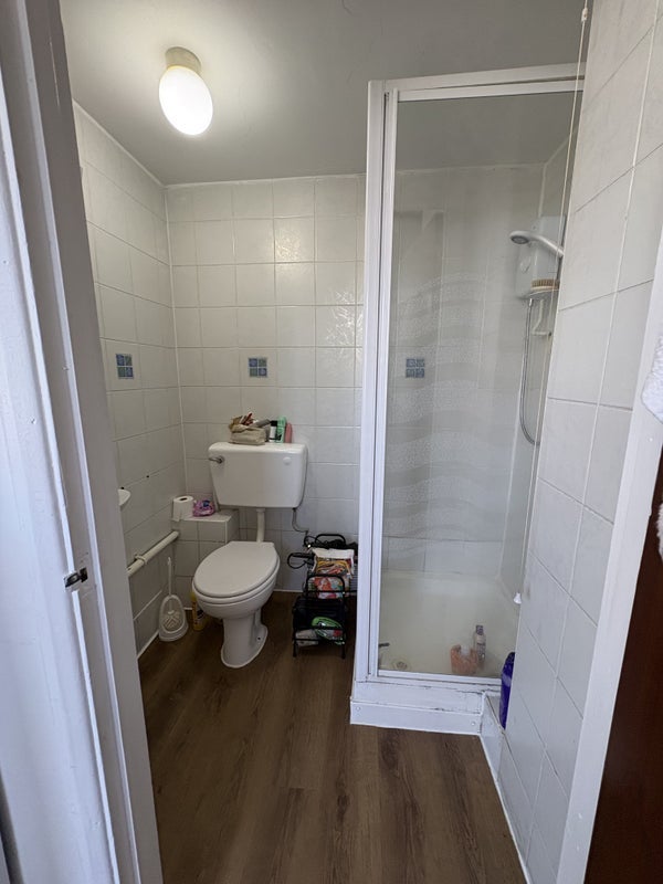Flat Wightman Road in Greater London