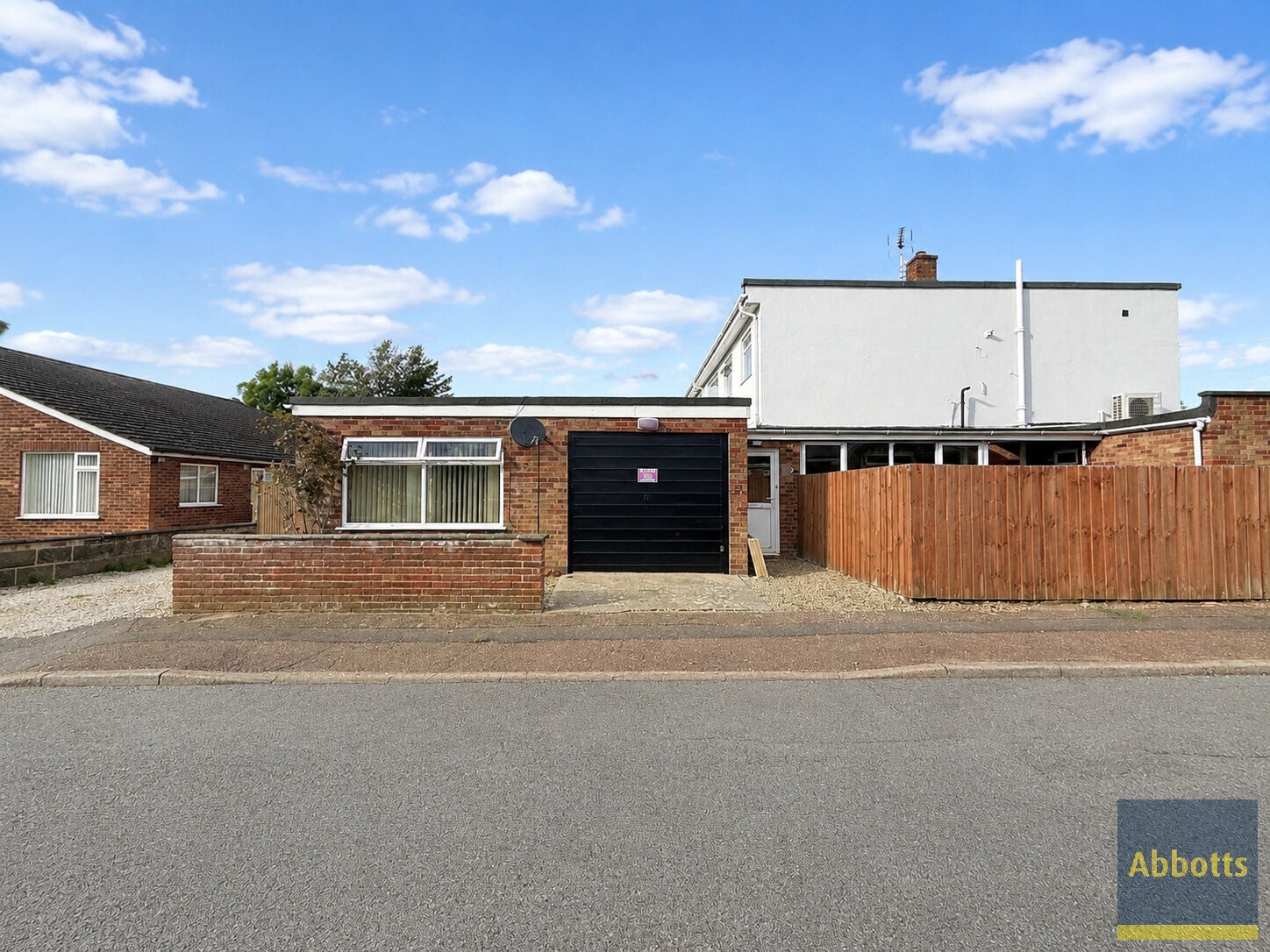 Flat Colindeep Lane in Broadland