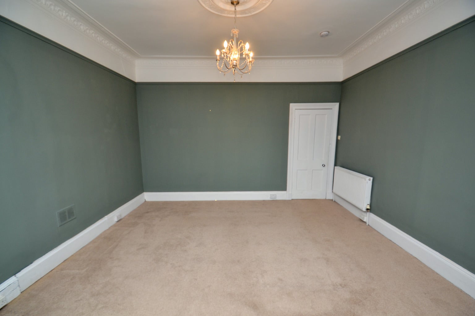 Flat Lochleven Road in Glasgow