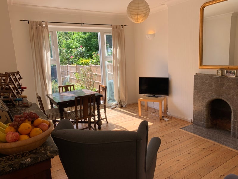 Room Gibbon Road in Greater London