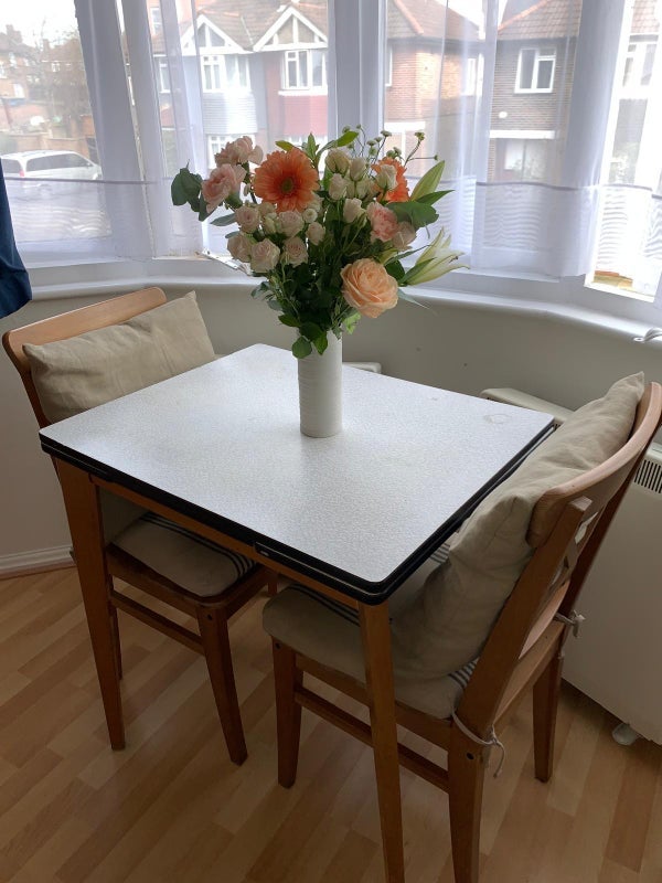 Room Gibbon Road in Greater London