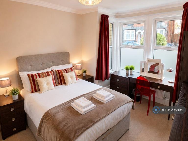 Room Waverley Road in Reading