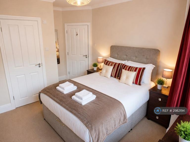 Room Waverley Road in Reading