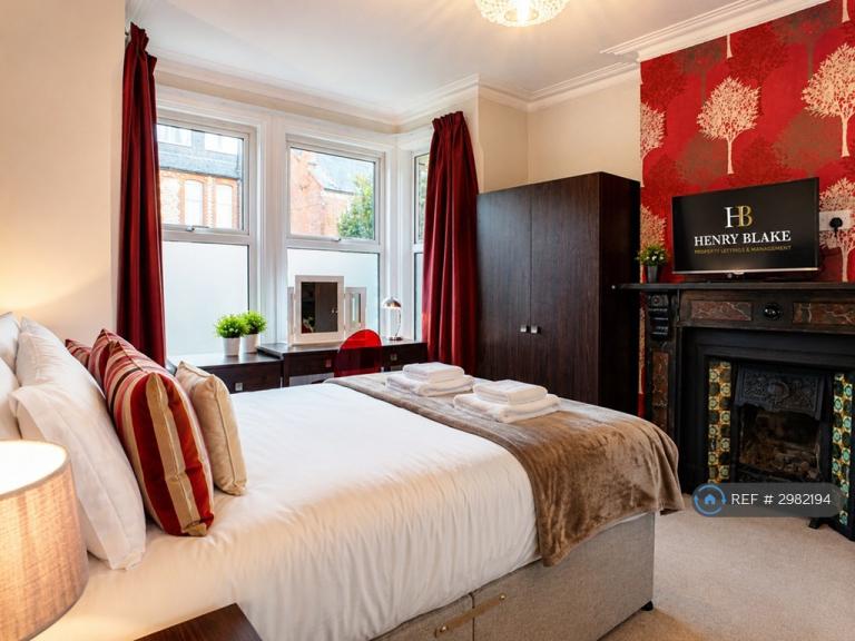 Room Waverley Road in Reading
