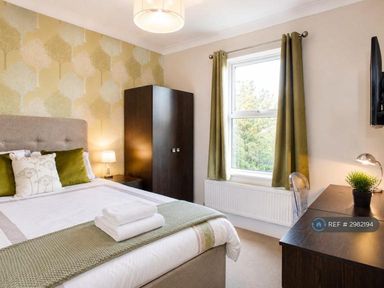 Room Waverley Road in Reading