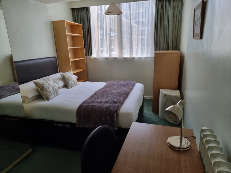 Room Churchill Gardens Road in City of Westminster