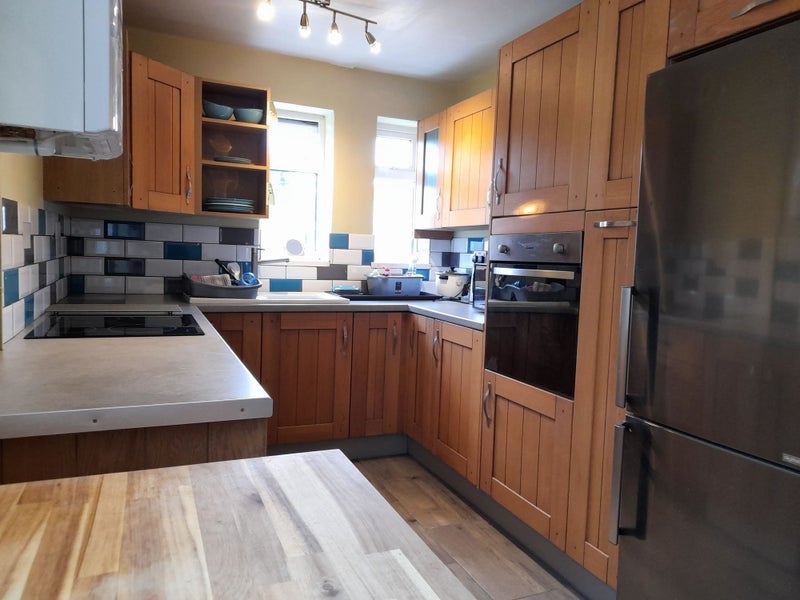 Room King Street in Pontypridd