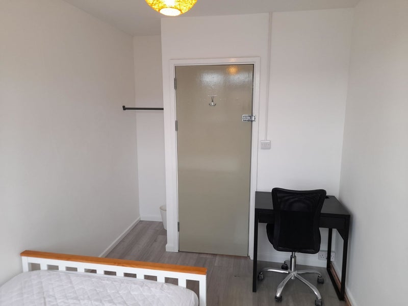 Room King Street in Pontypridd