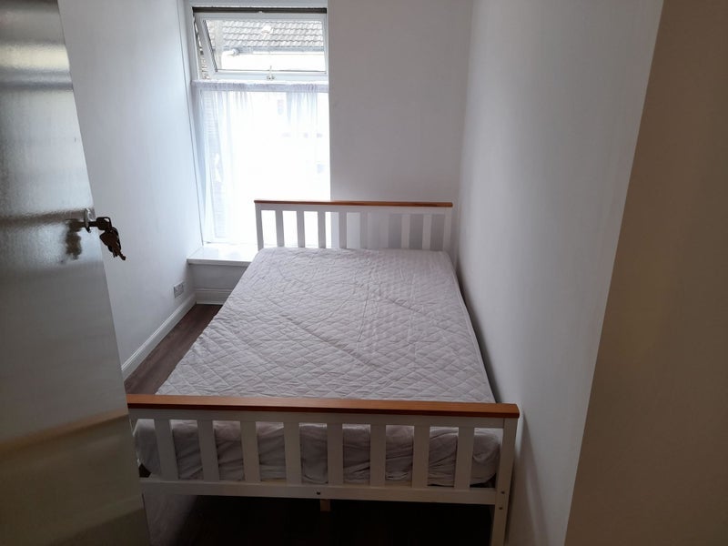 Room King Street in Pontypridd
