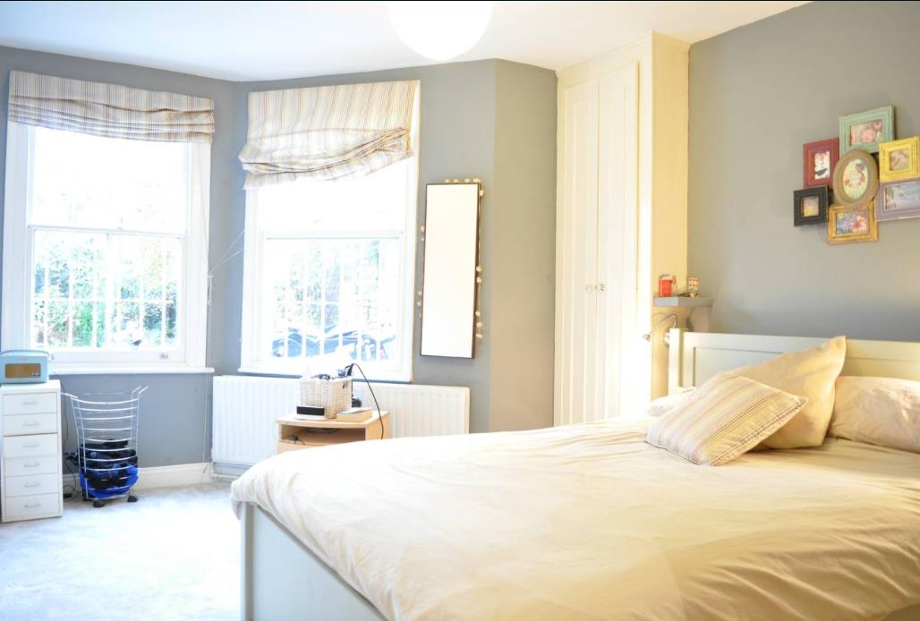 Flat Bromfelde Road in Greater London