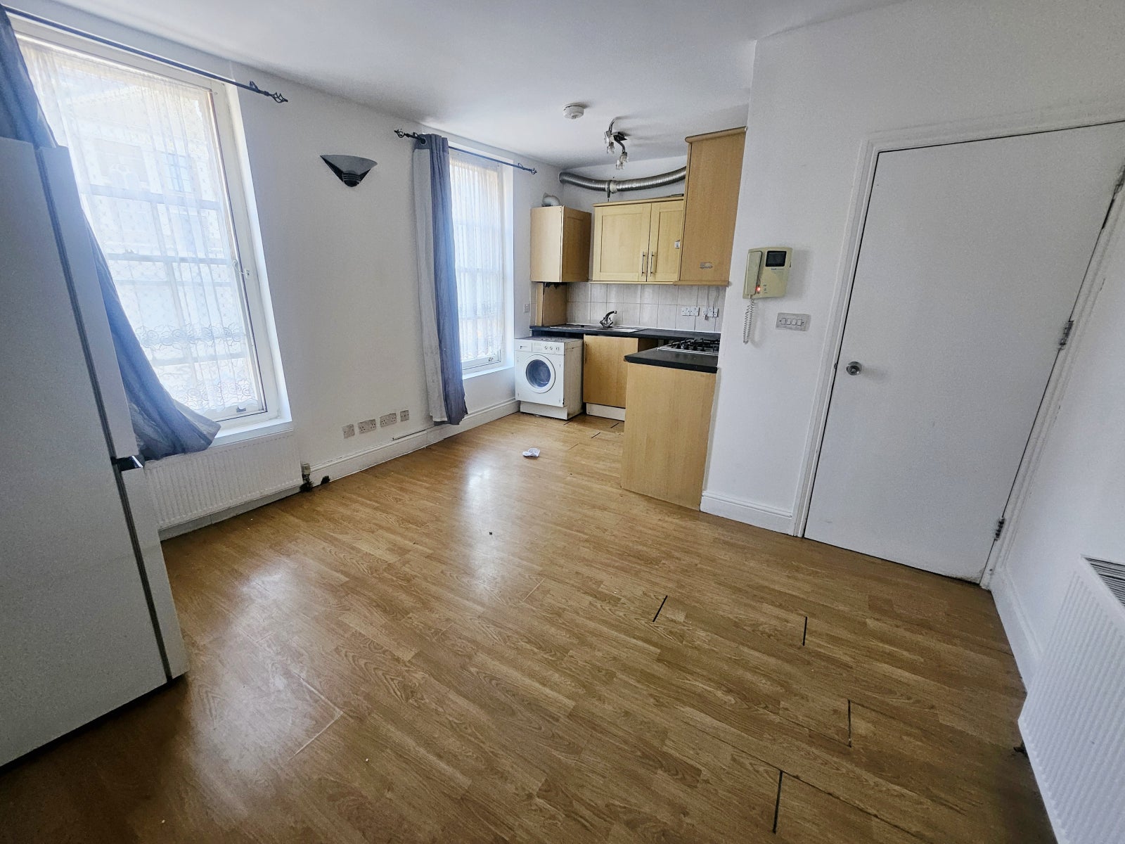 Flat Whitechapel Road in Greater London