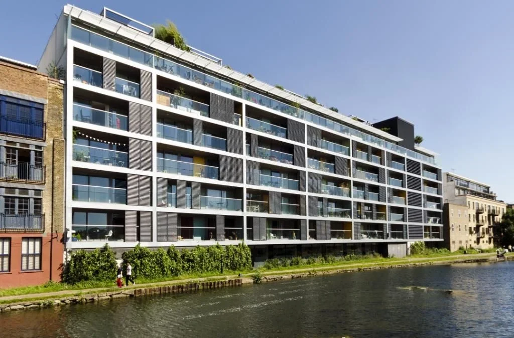 Flat Copperfield Road in Greater London