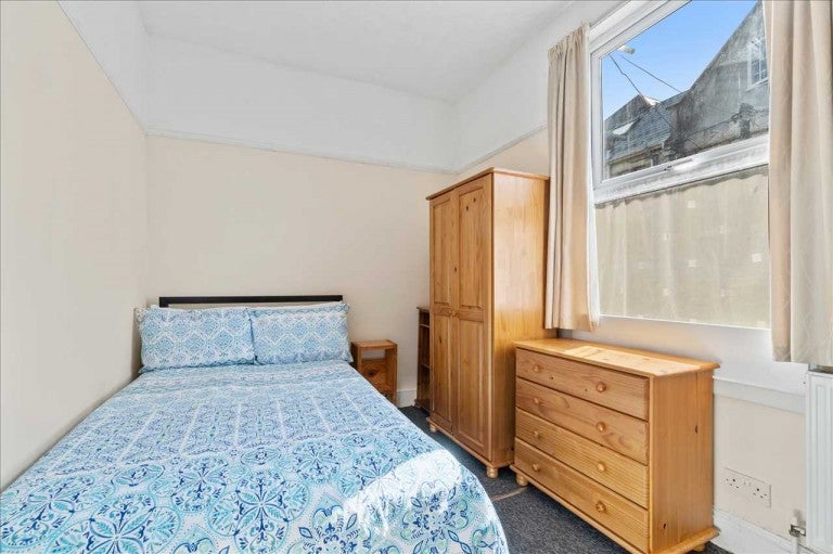 Room North Road West in Plymouth