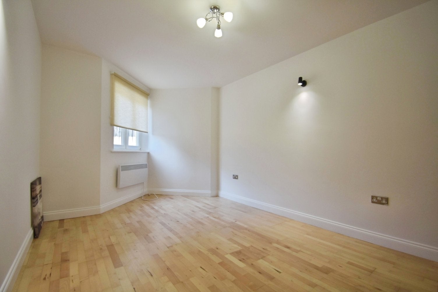Flat Hayes Lane in Greater London