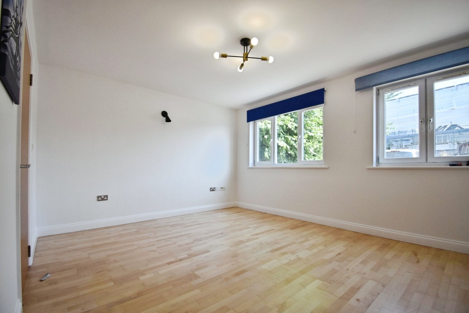 Flat Hayes Lane in Greater London