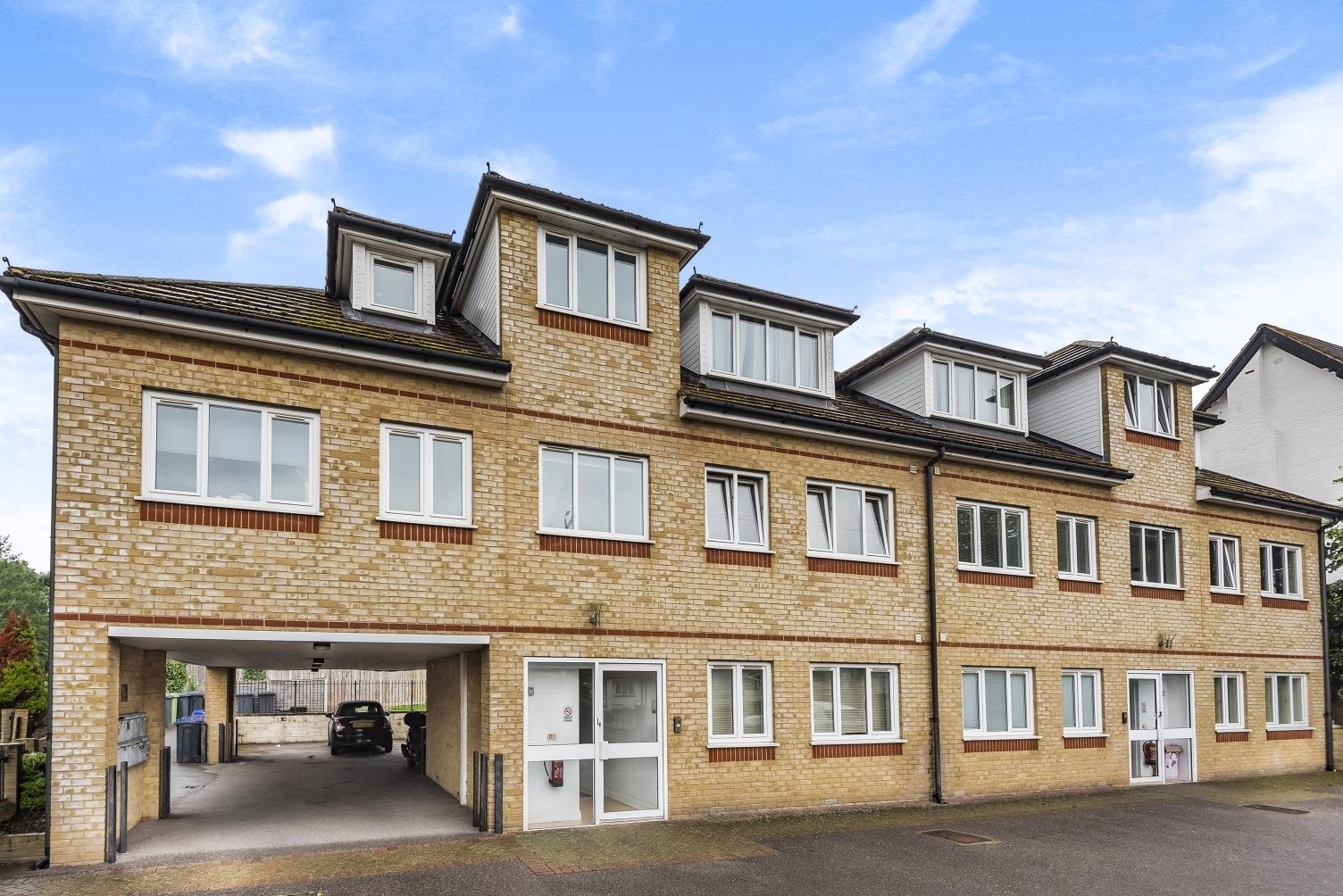 Flat Hayes Lane in Greater London