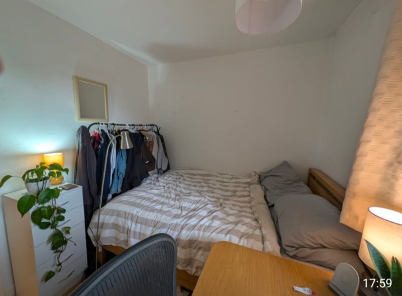 Room Foulden Road in Greater London