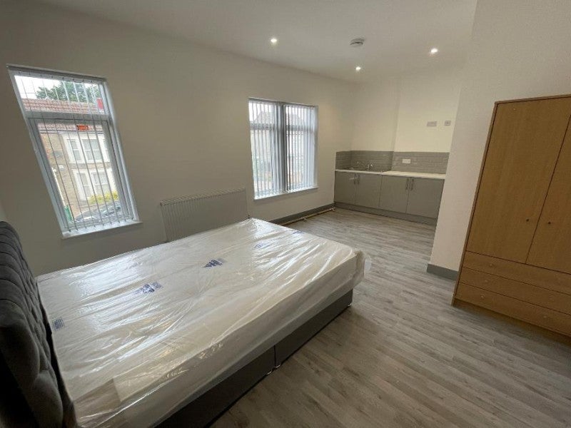 Room Lime Tree Avenue in Peterborough