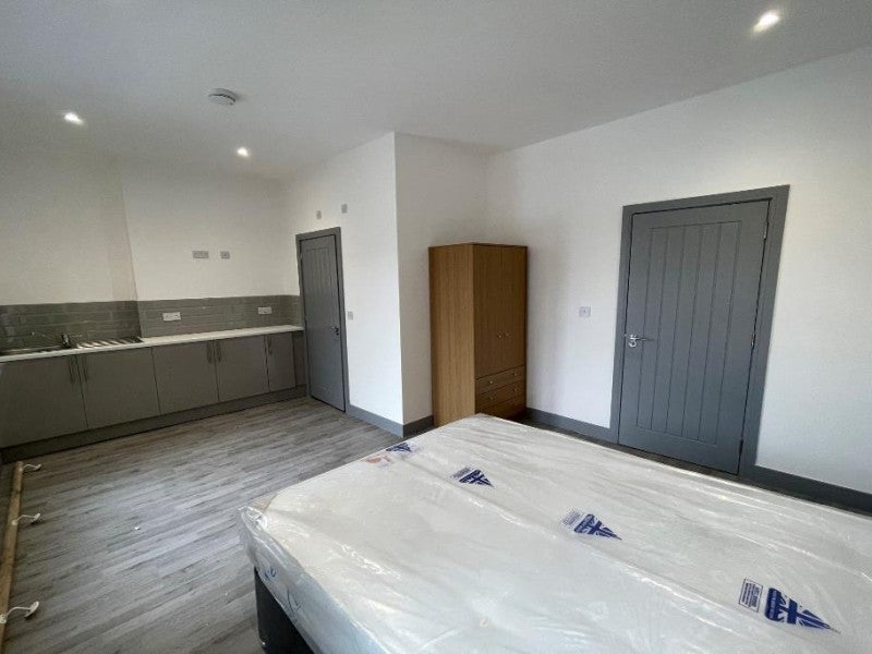 Room Lime Tree Avenue in Peterborough