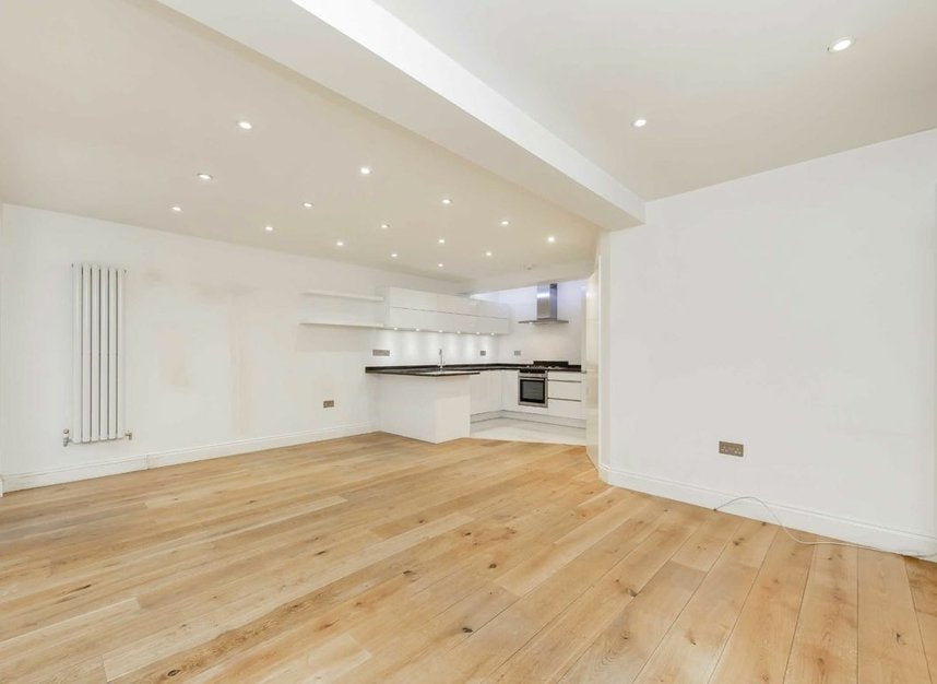 Flat Fellows Road in Greater London