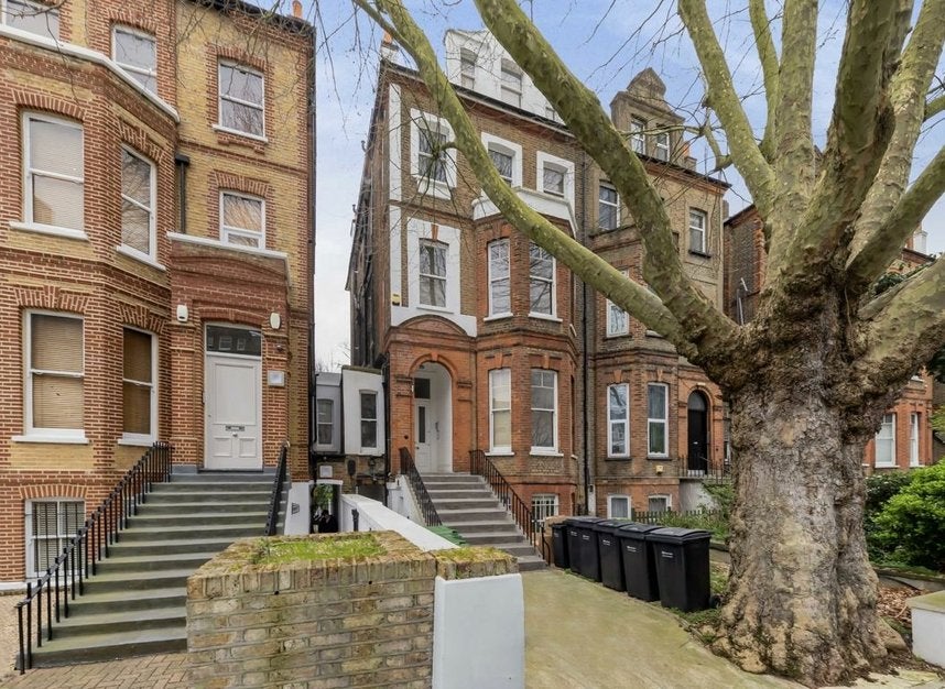 Flat Fellows Road in Greater London