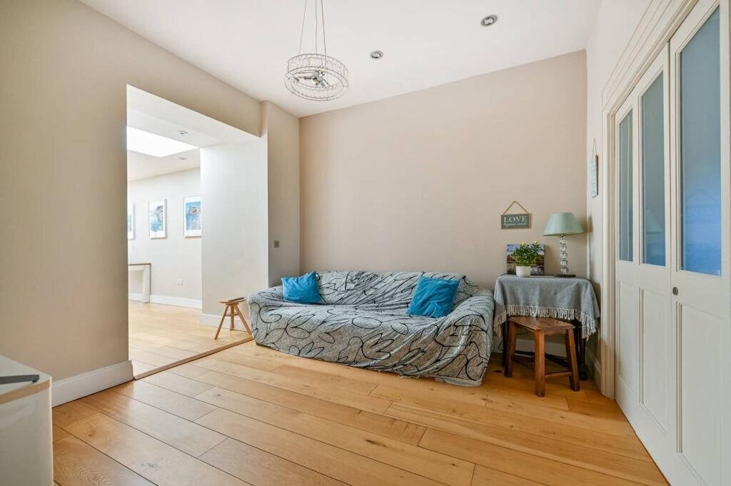House Manor Road in Greater London