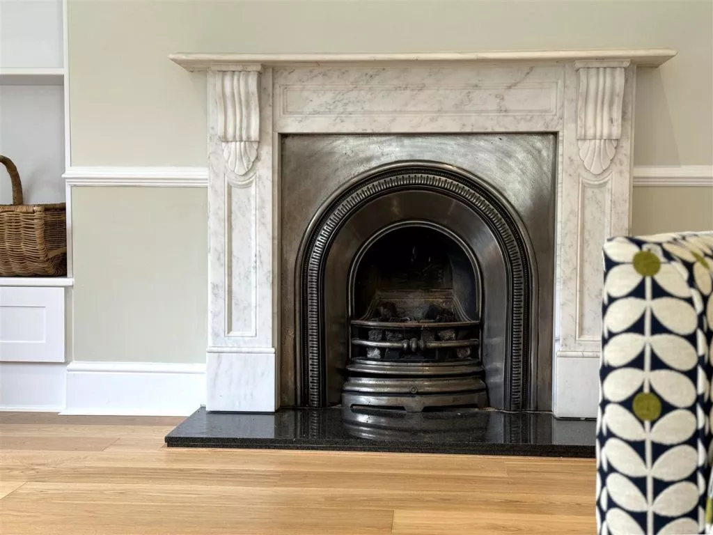 Flat Burford Lodge in Mole Valley