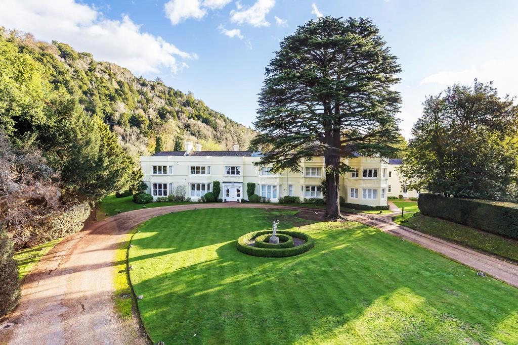 Flat Burford Lodge in Mole Valley