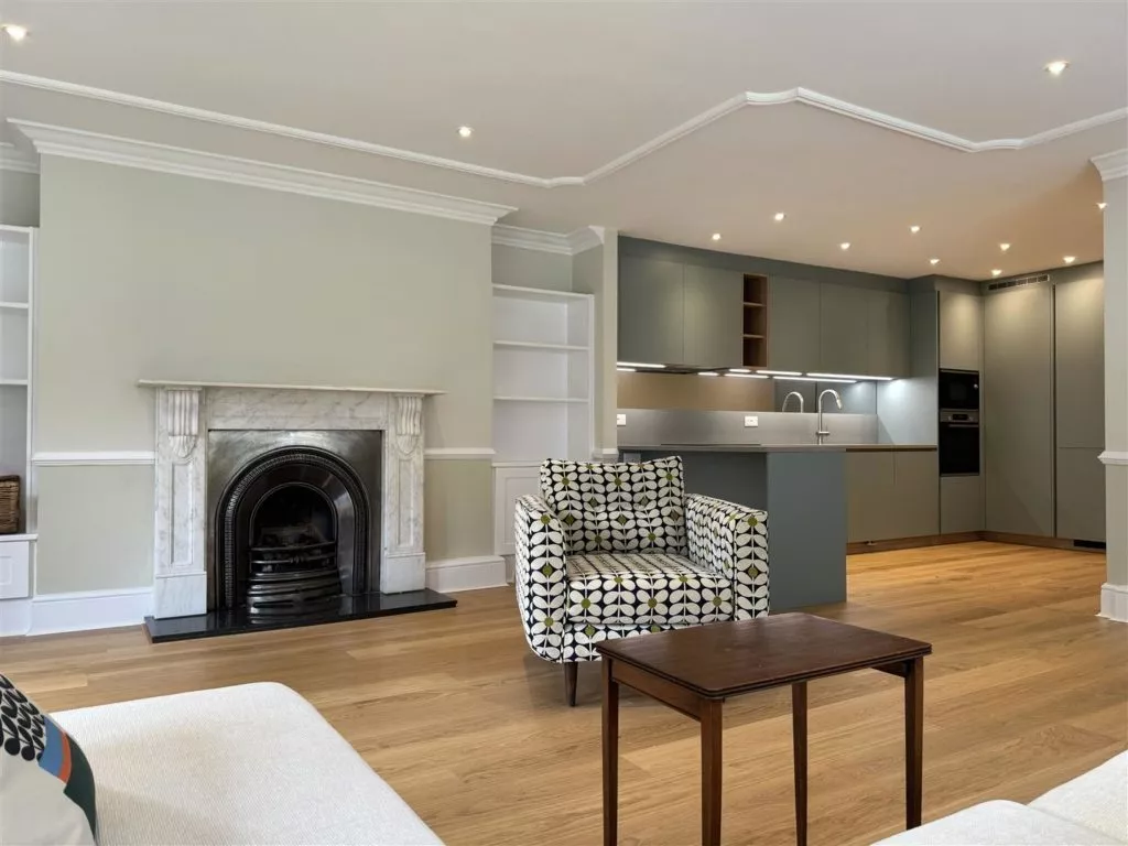 Flat Burford Lodge in Mole Valley