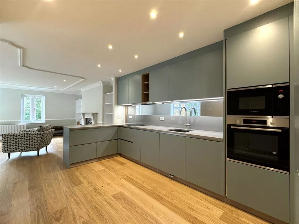 Flat Burford Lodge in Mole Valley