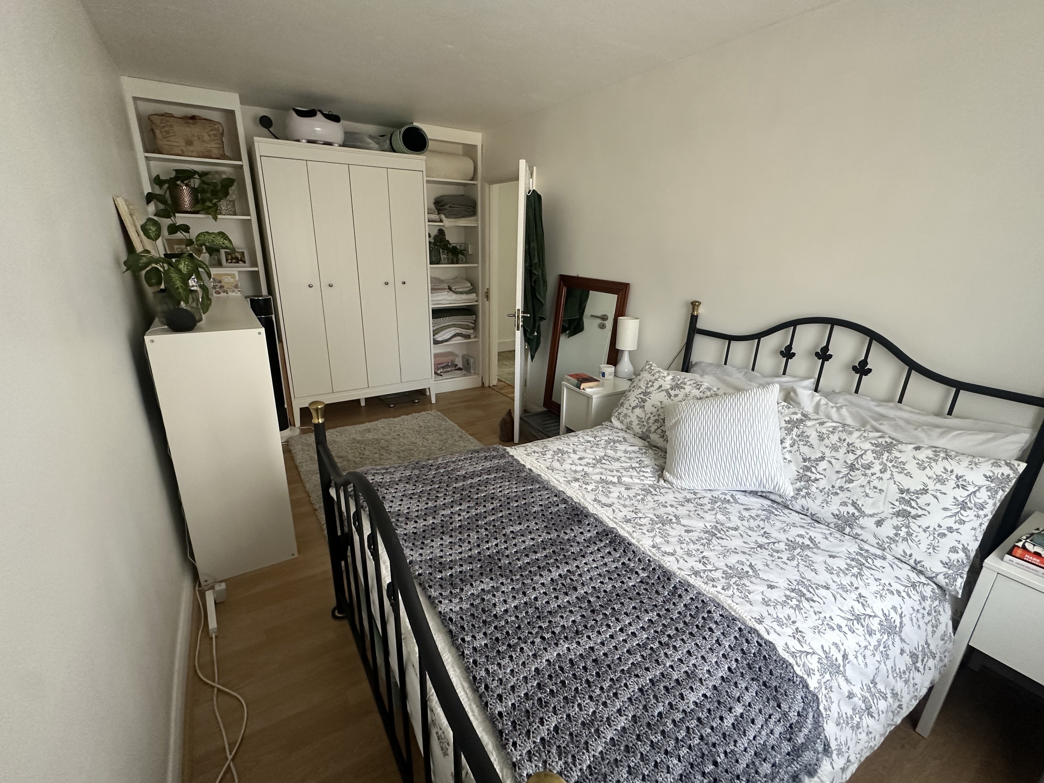 Flat Lundy Close in Crawley