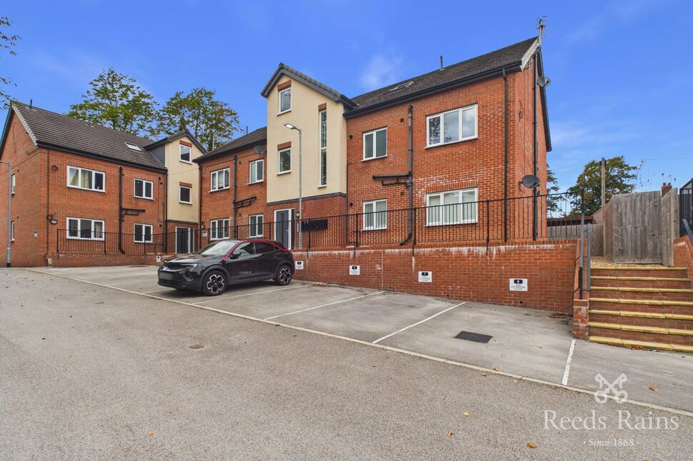 Flat Old Sycamore Place in Chesterfield