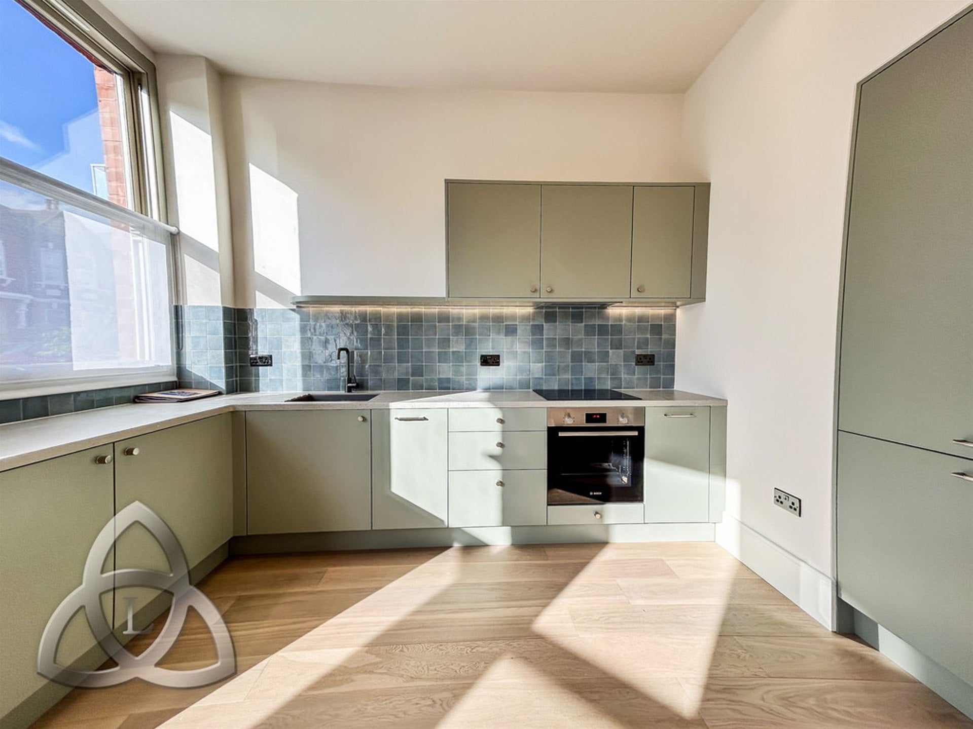 Flat Ebbsfleet Road in Greater London