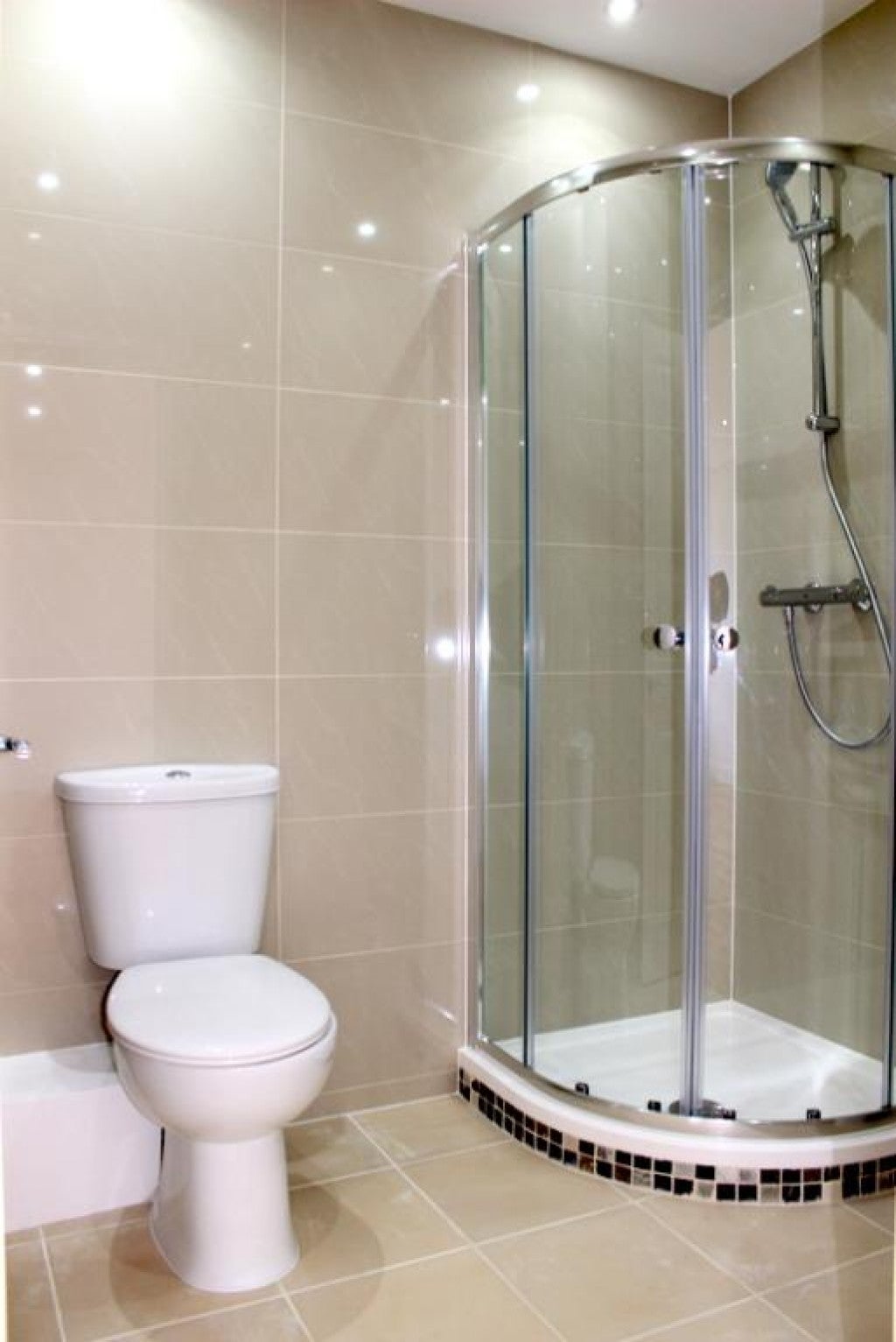 Flat Northolt Road in Greater London
