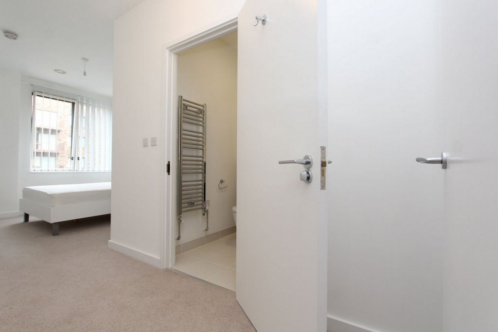 Room Globe Road in Greater London