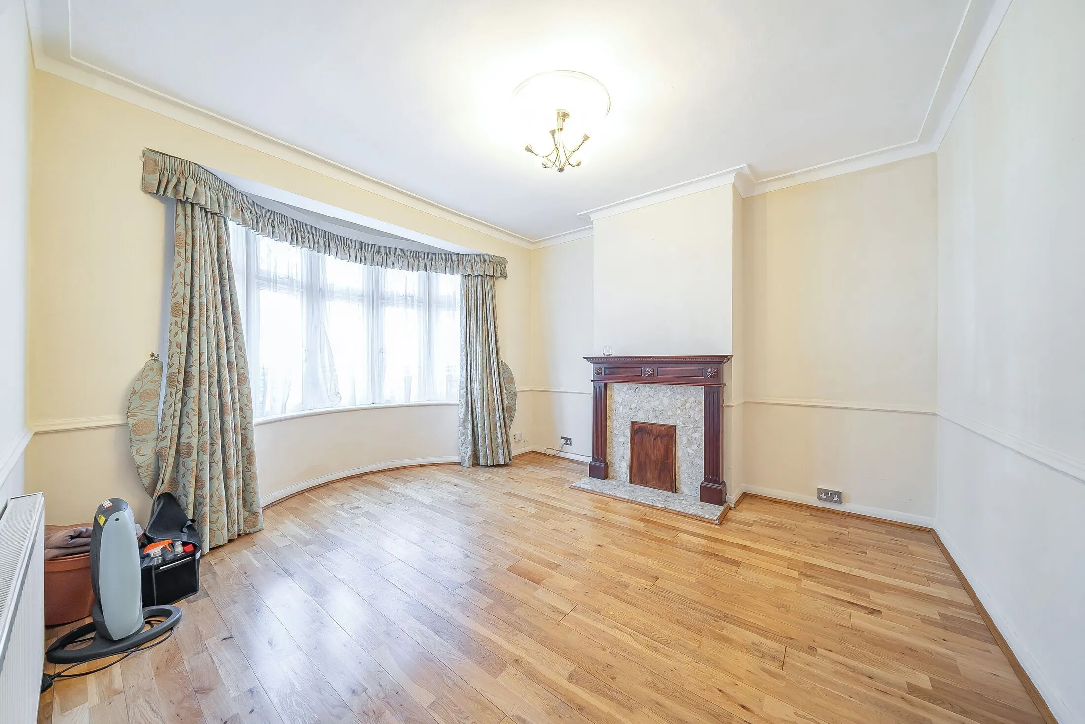 House Romeyn Road in Greater London